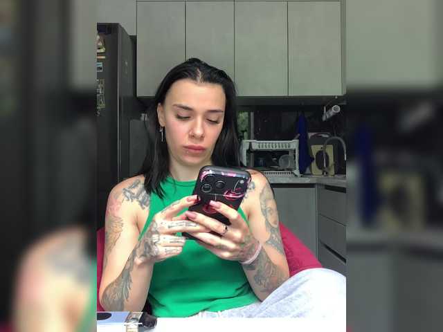 MaidenCrystal live cam on BongaCams