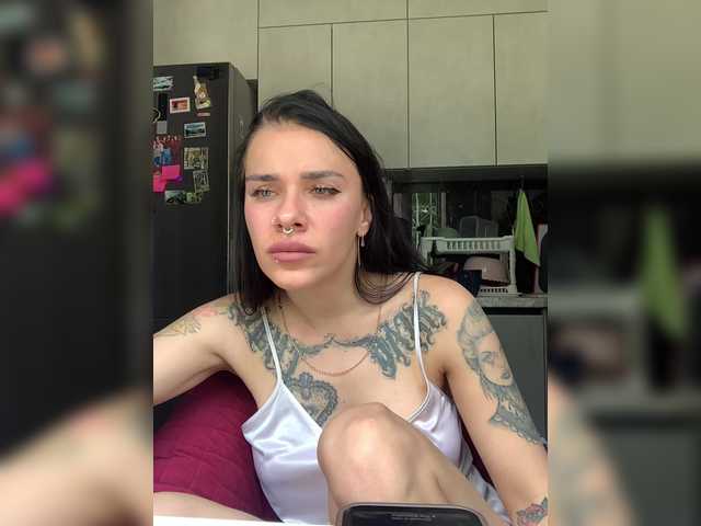MaidenCrystal Nude Live Sex Shows