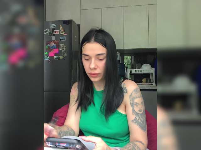 MaidenCrystal live cam on BongaCams