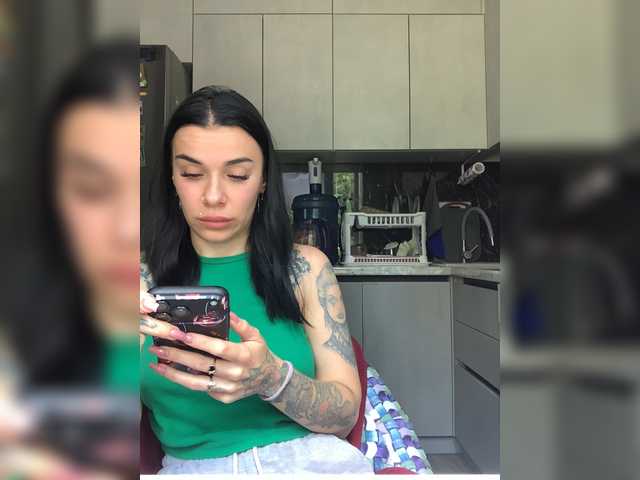 MaidenCrystal live cam on BongaCams
