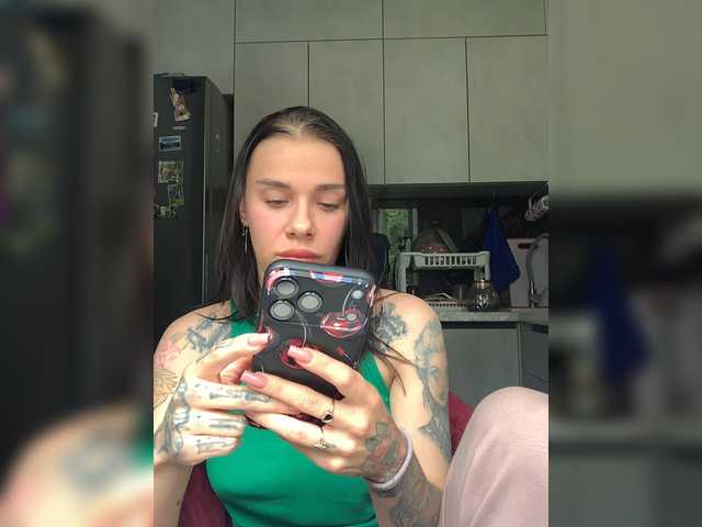 MaidenCrystal live cam on BongaCams