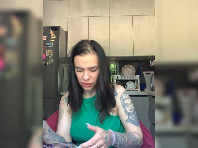 MaidenCrystal live cam on BongaCams