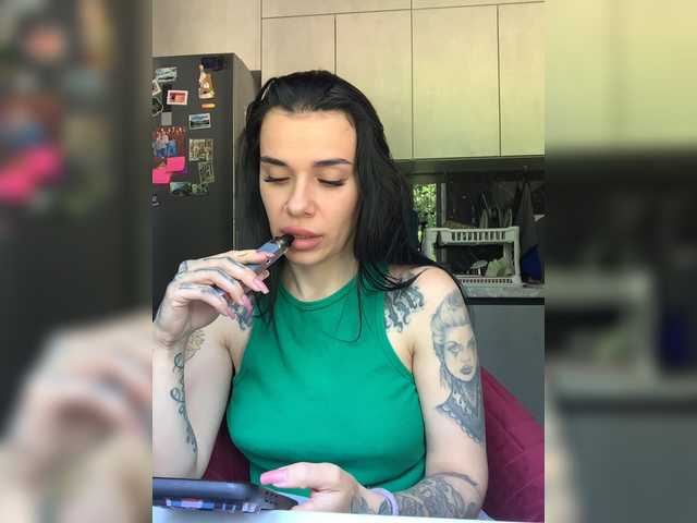 MaidenCrystal live cam on BongaCams
