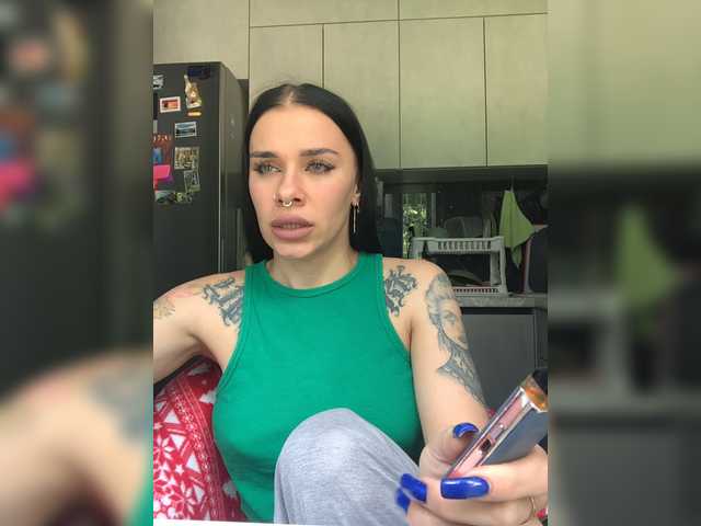 MaidenCrystal live webcam show