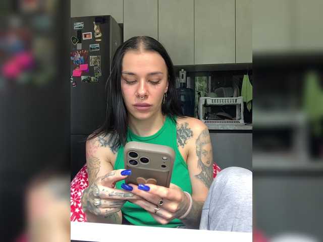MaidenCrystal live cam