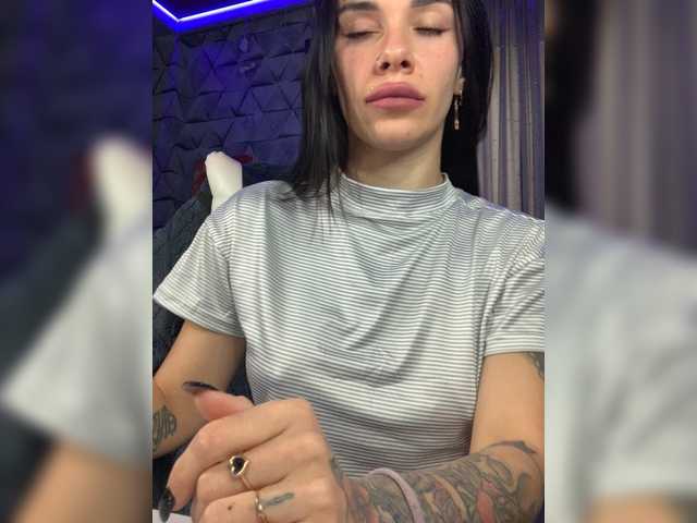MaidenCrystal live cam on BongaCams