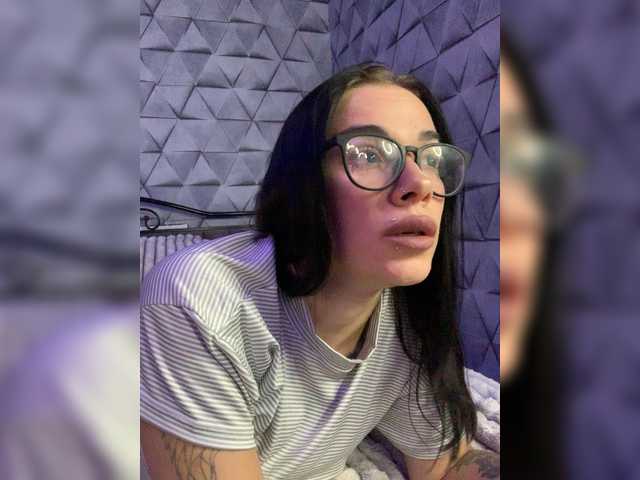 MaidenCrystal live cam on BongaCams
