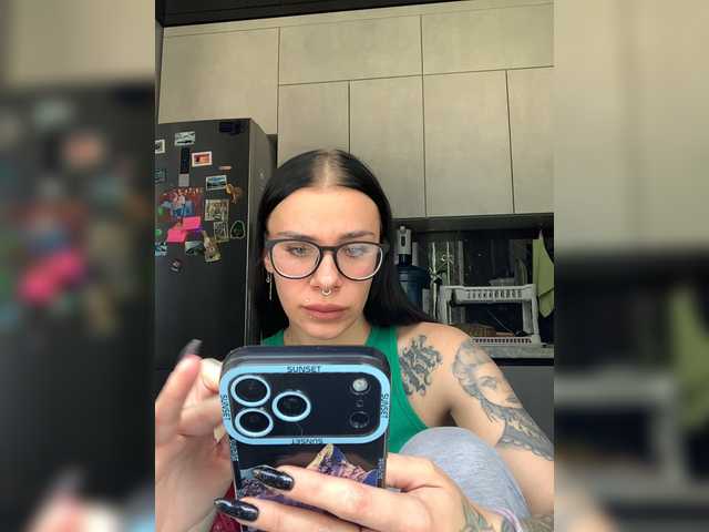 MaidenCrystal live cam on BongaCams