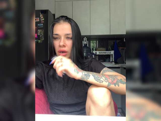 MaidenCrystal live cam on BongaCams