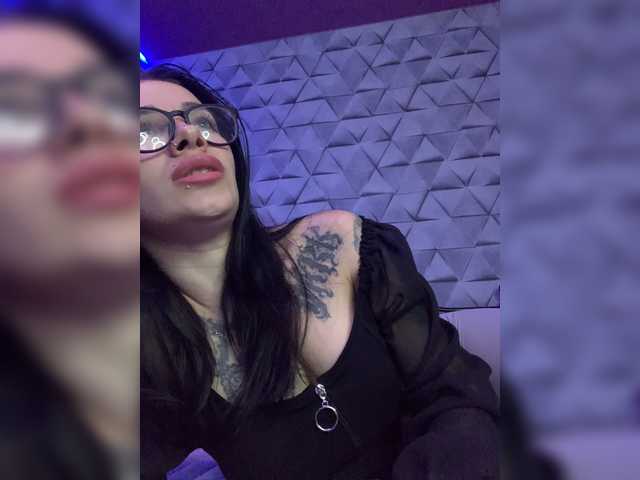 MaidenCrystal live cam on BongaCams