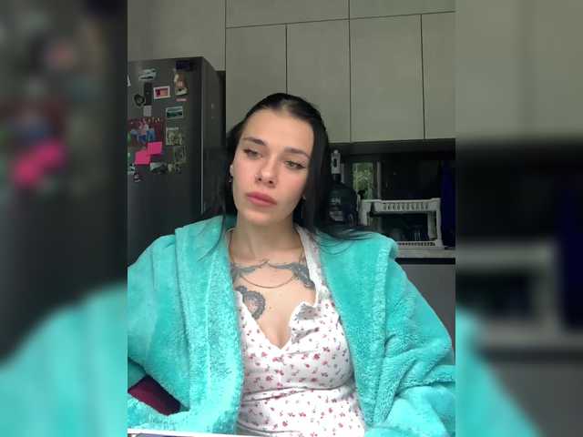 MaidenCrystal live webcam show