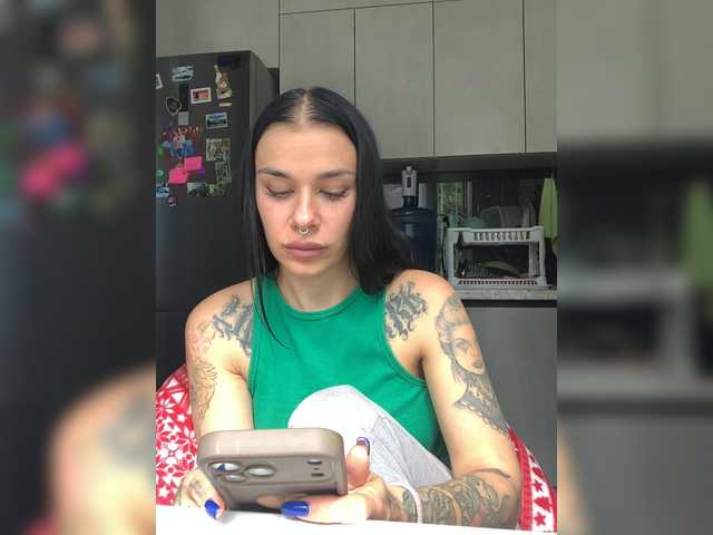 MaidenCrystal live webcam show