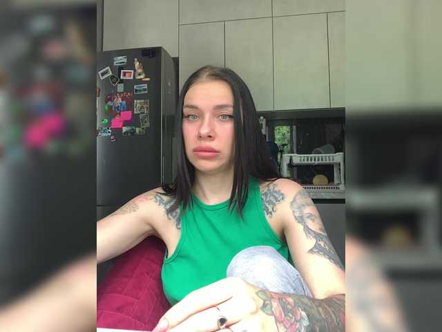 MaidenCrystal live cam on BongaCams