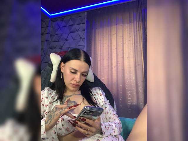 MaidenCrystal live cam on BongaCams