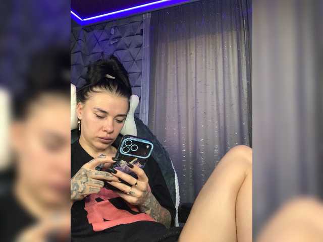 MaidenCrystal live cam on BongaCams