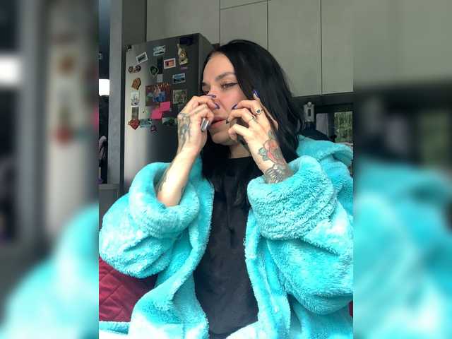 MaidenCrystal live webcam show