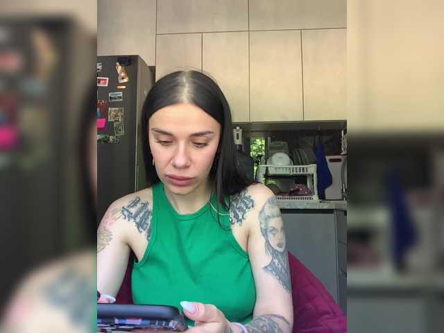 MaidenCrystal live cam on BongaCams