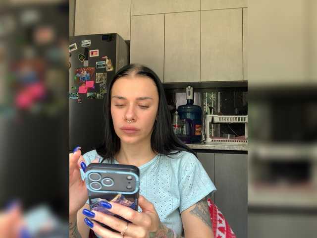 MaidenCrystal live cam on BongaCams