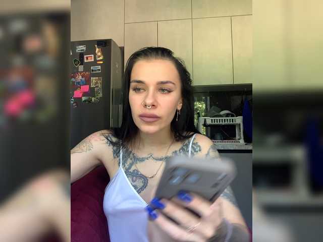MaidenCrystal live cam on BongaCams