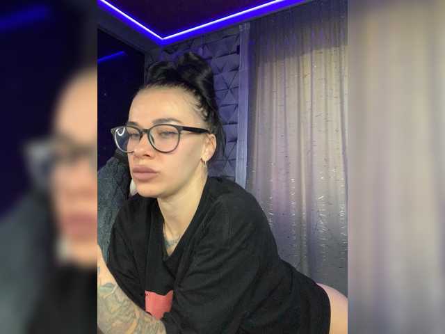 MaidenCrystal live cam on BongaCams