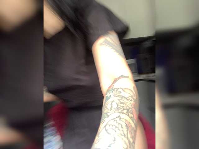 MaidenCrystal live webcam show