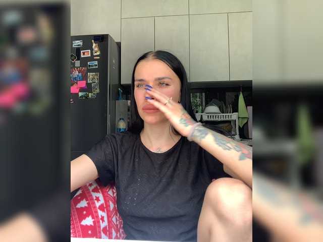 MaidenCrystal live cam on BongaCams