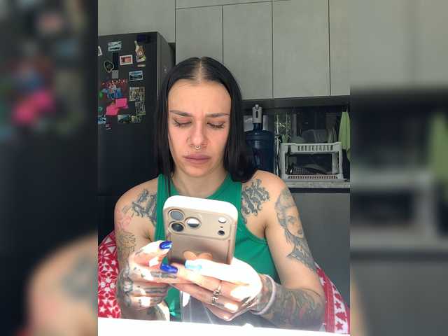 MaidenCrystal live webcam show