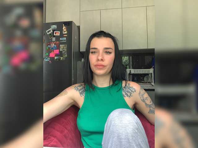MaidenCrystal live cam on BongaCams