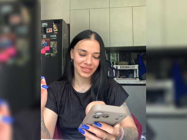 MaidenCrystal live cam on BongaCams