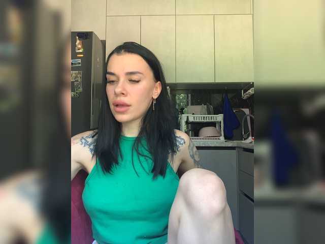 MaidenCrystal live cam on BongaCams