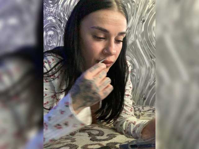 MaidenCrystal live cam on BongaCams