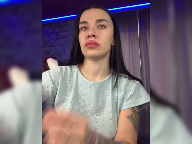 MaidenCrystal live cam on BongaCams