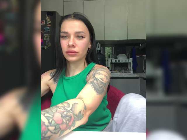 MaidenCrystal live cam on BongaCams