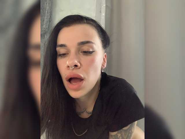 MaidenCrystal live cam on BongaCams