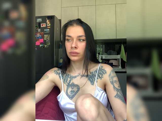 MaidenCrystal live webcam show