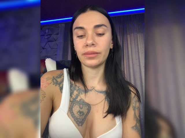 MaidenCrystal live cam on BongaCams