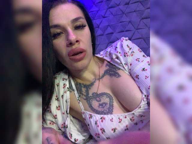 MaidenCrystal, en directo ahora en BongaCams