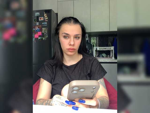 MaidenCrystal live webcam show