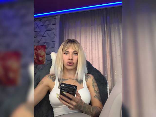 MaidenCrystal live cam on BongaCams