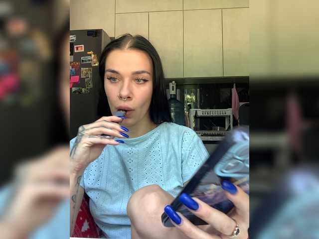 MaidenCrystal live cam on BongaCams