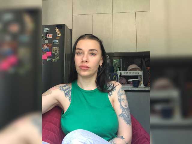 MaidenCrystal live cam on BongaCams