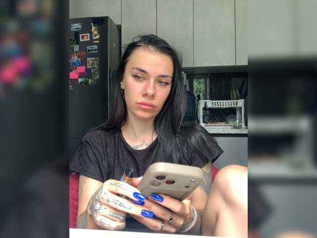 MaidenCrystal live cam on BongaCams