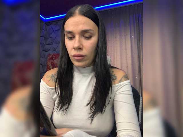 MaidenCrystal live cam on BongaCams
