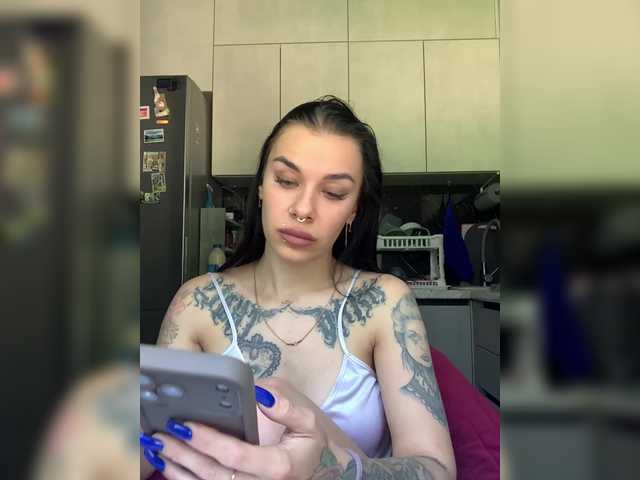 MaidenCrystal live cam on BongaCams