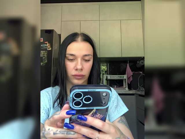 MaidenCrystal live cam on BongaCams