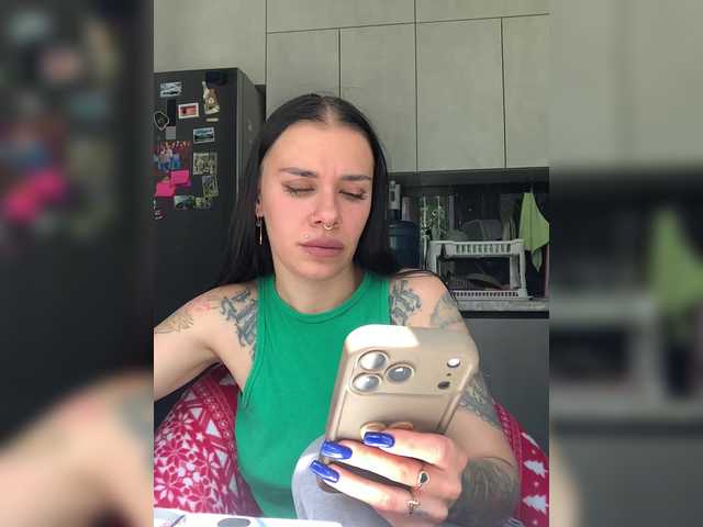 MaidenCrystal live webcam show