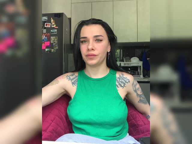 MaidenCrystal live cam on BongaCams