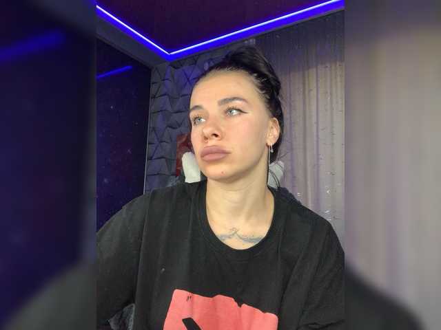 MaidenCrystal live cam on BongaCams