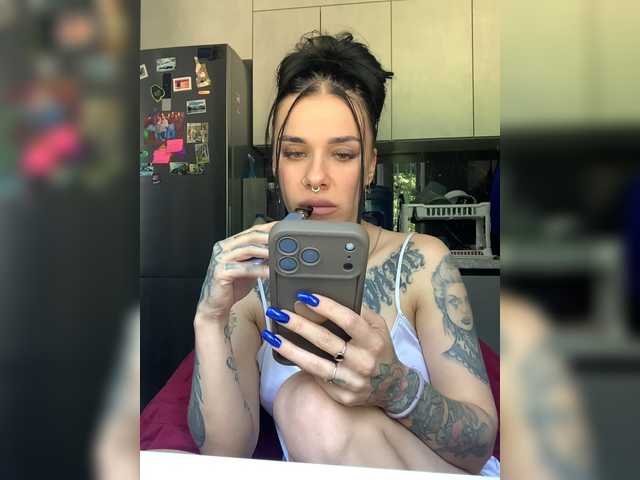 MaidenCrystal live cam on BongaCams