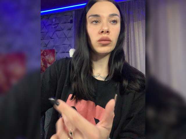 MaidenCrystal live cam on BongaCams
